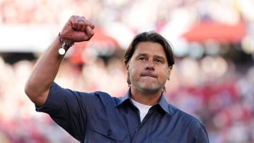 Mauricio Pochettino gestures to supporters as he walks off the pitch after the United States beat Bosnia-Herzegovina at the World Cup