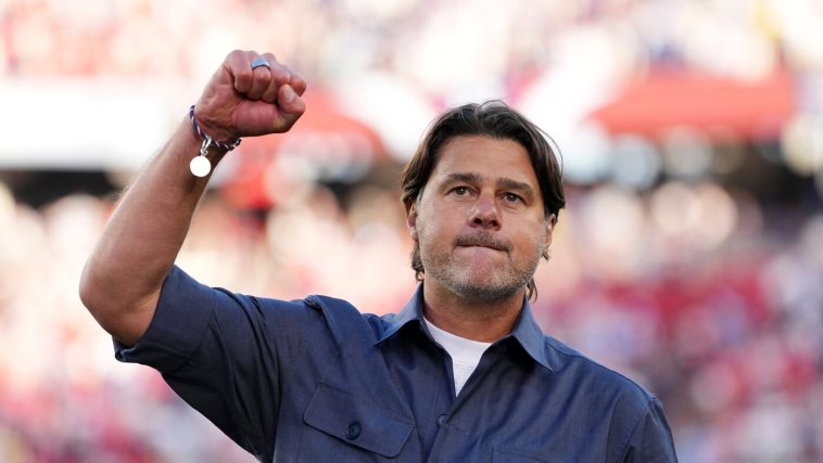 Mauricio Pochettino gestures to supporters as he walks off the pitch after the United States beat Bosnia-Herzegovina at the World Cup