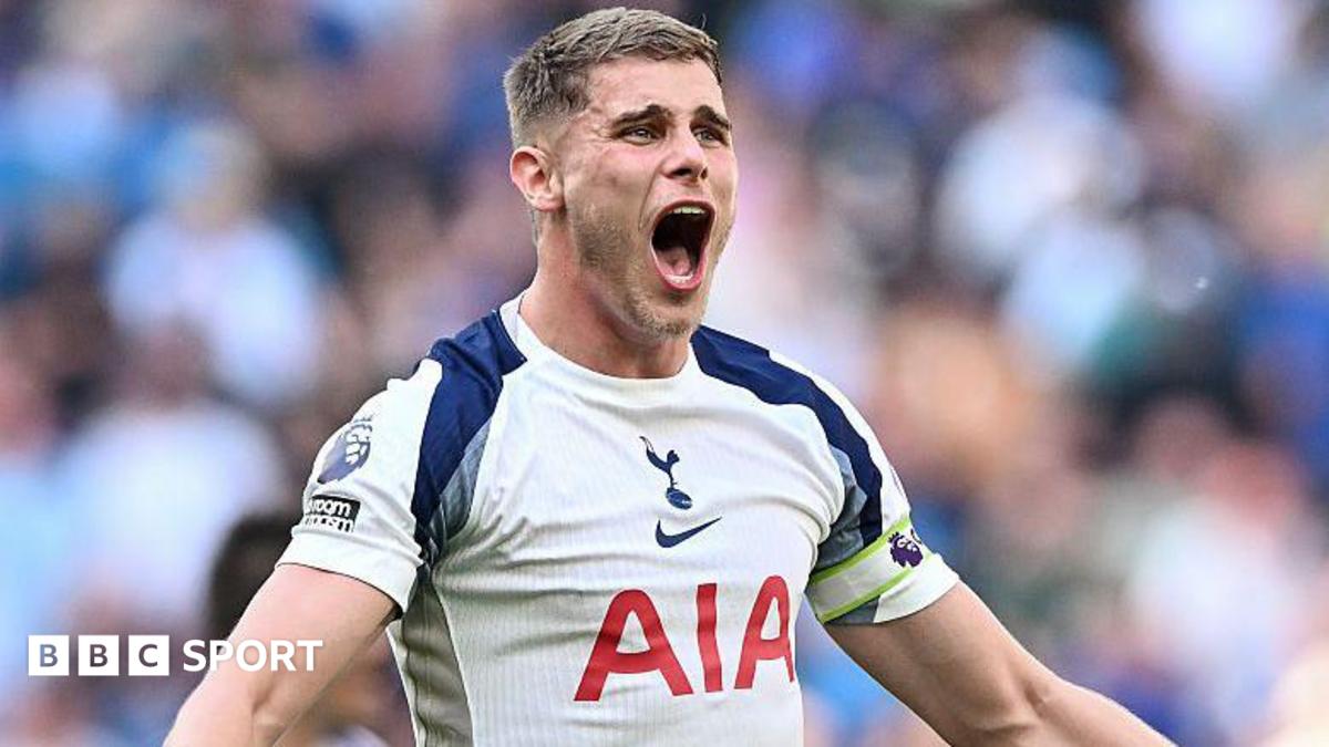 Micky van de Ven celebrates a goal for Tottenham Hotspur against Everton at the Tottenham Hotspur Stadium