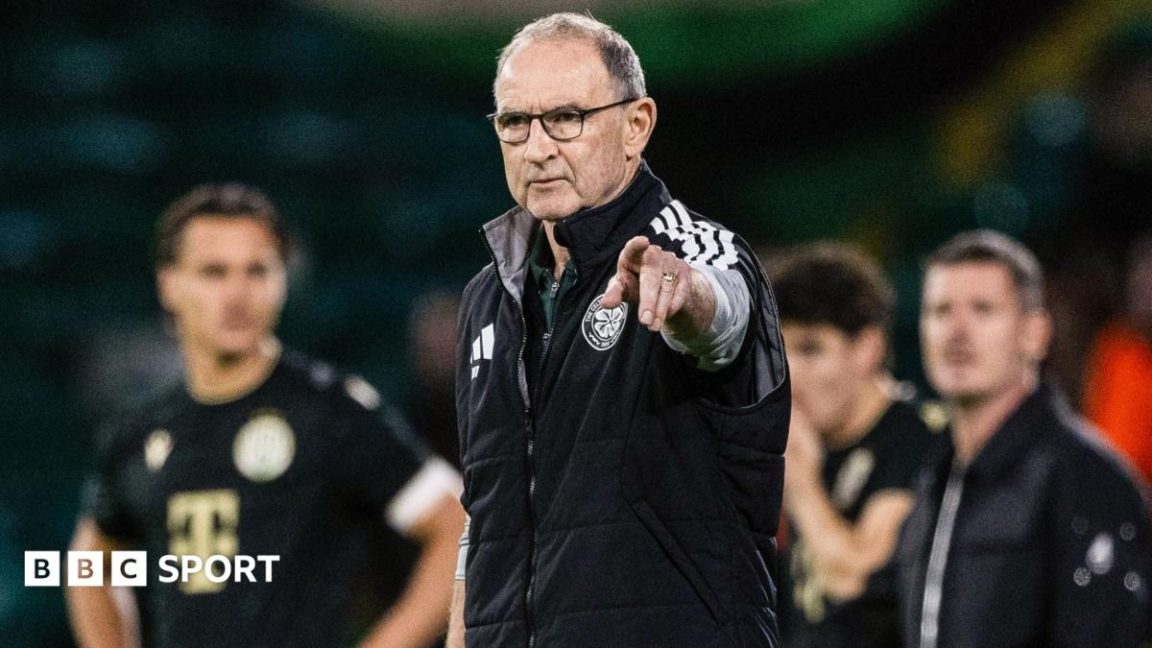 Martin O'Neill points from the touchline during a Celtic match